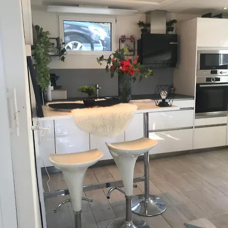 度假居 Petite Maison A L'oree Des Bois Vue Sur Le Calme Et Zenitude 贝尔蒙叙尔洛桑