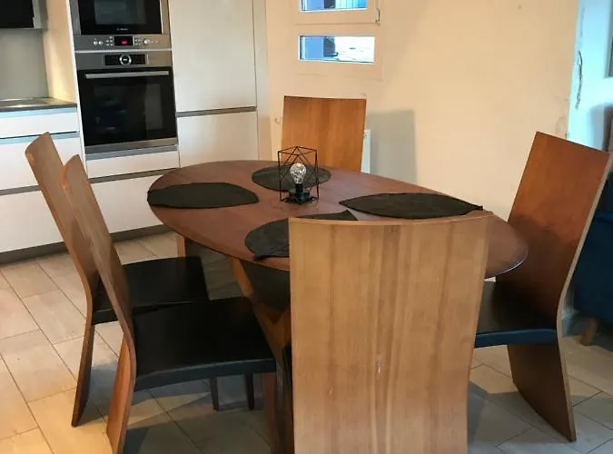 Petite Maison A L'oree Des Bois Vue Magnifique Sur Le Zenitude Et Plenitude بيت للعطل بلمونت سور لوزان