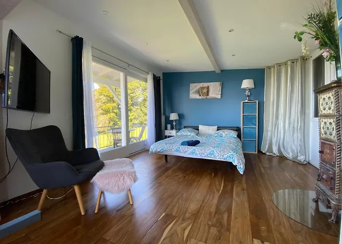 Petite Maison A L'oree Des Bois Vue Magnifique Sur Le Zenitude Et Plenitude بيت للعطل بلمونت سور لوزان